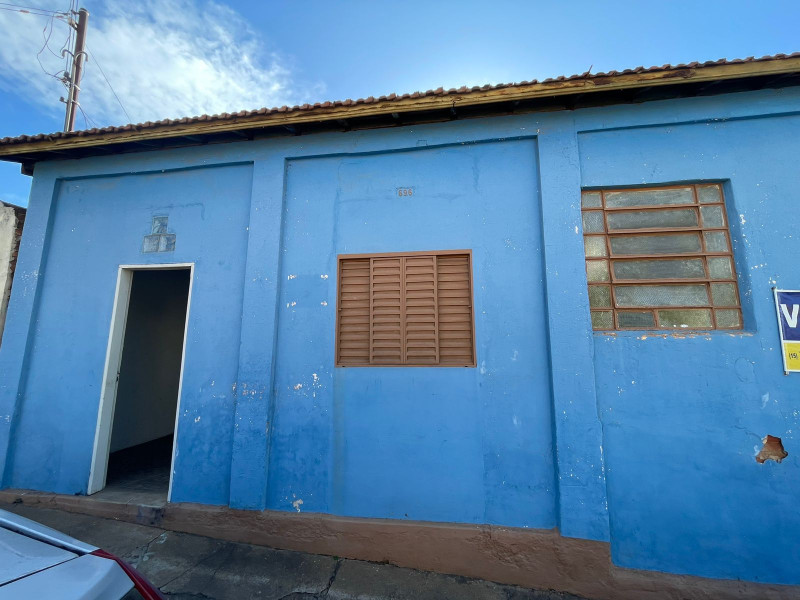 CASA COM 3 DORMITORIOS