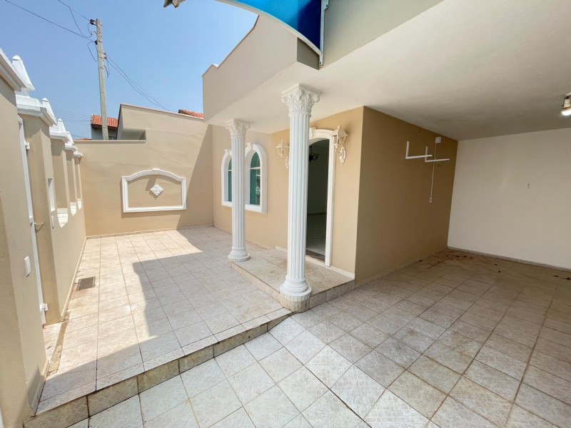 CASA COM 3 DORMITORIOS