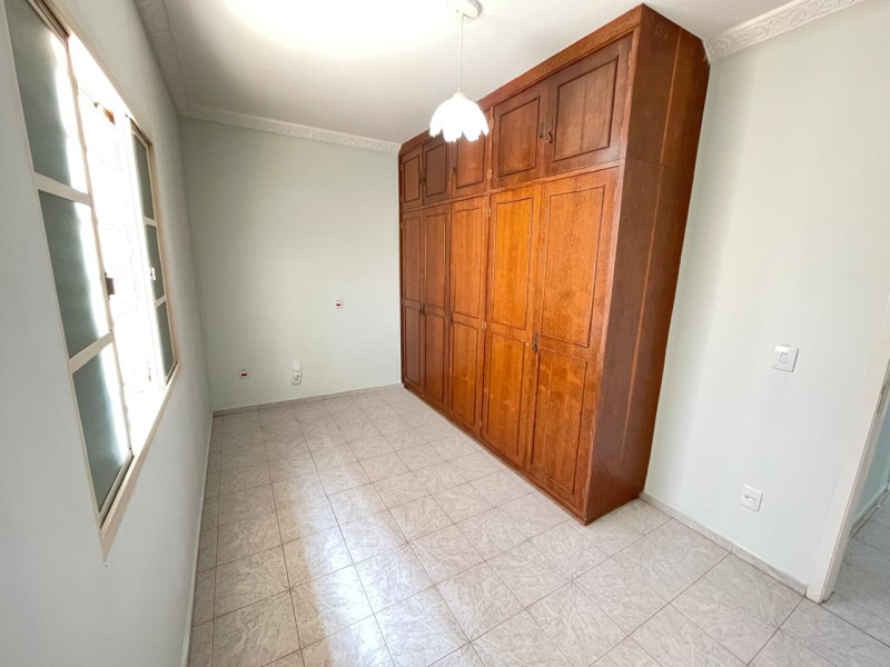 CASA COM 3 DORMITORIOS