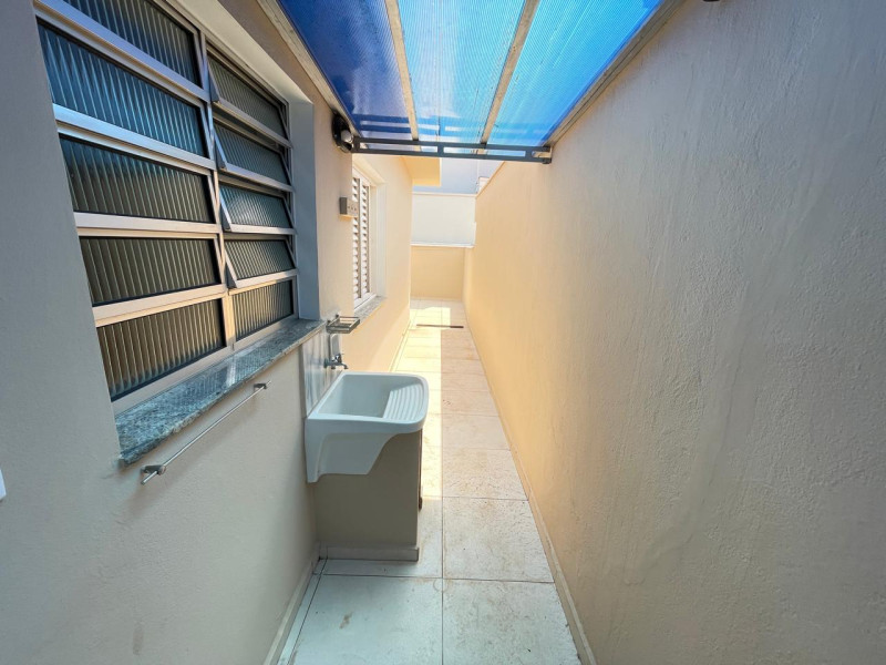 CASA COM 3 DORMITORIOS