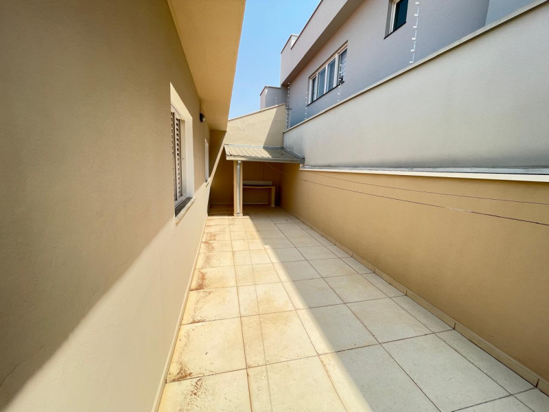 CASA COM 3 DORMITORIOS