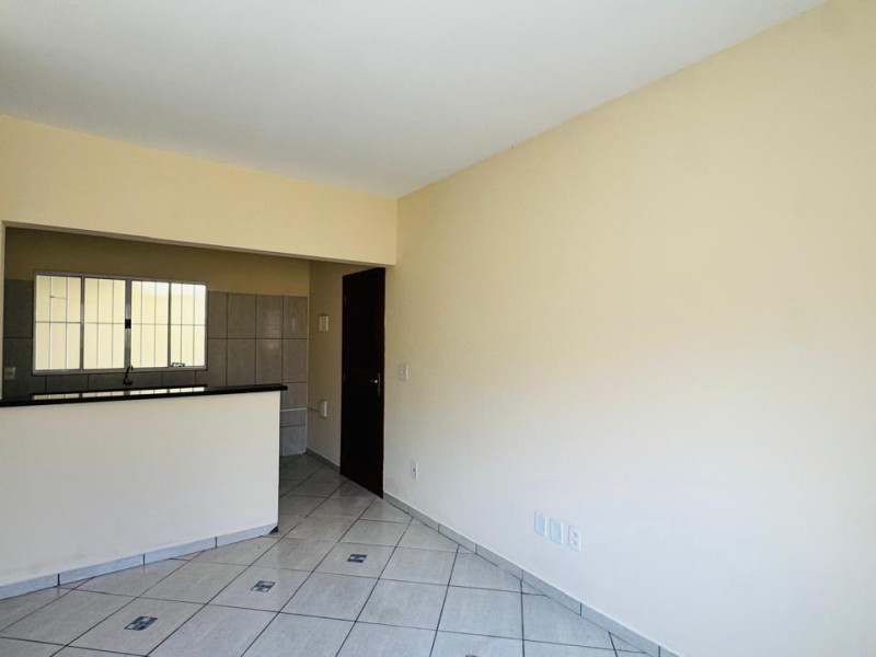 CASA COM 2 DORMITORIOS