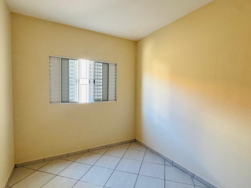 CASA COM 2 DORMITORIOS