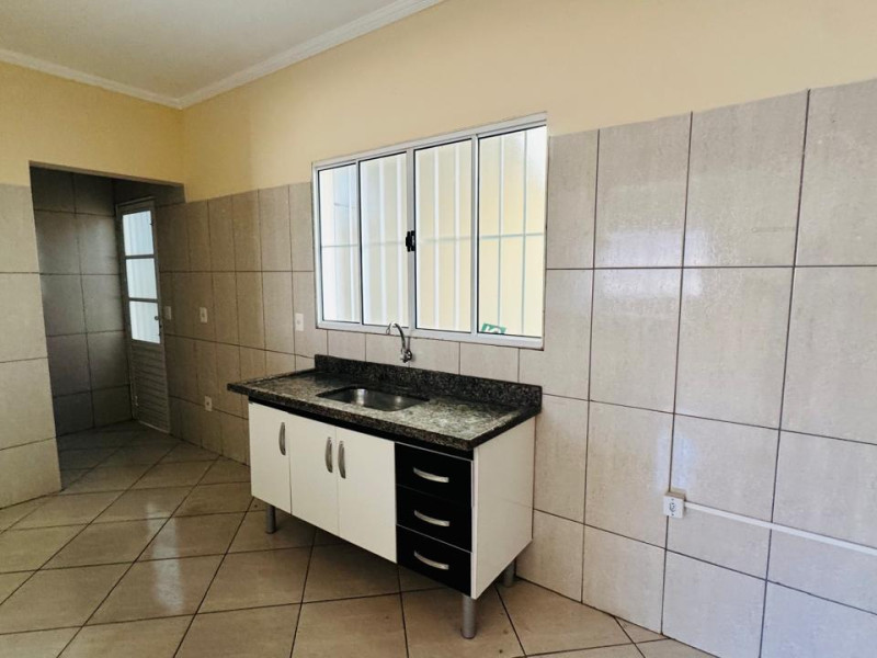 CASA COM 2 DORMITORIOS