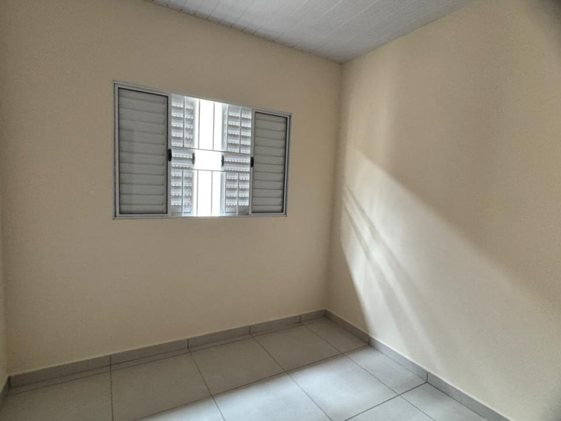 CASA COM 2 DORMITORIOS