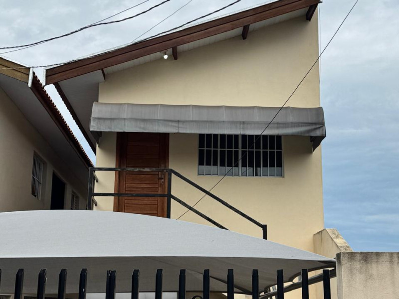 CASA COM 2 DORMITORIOS