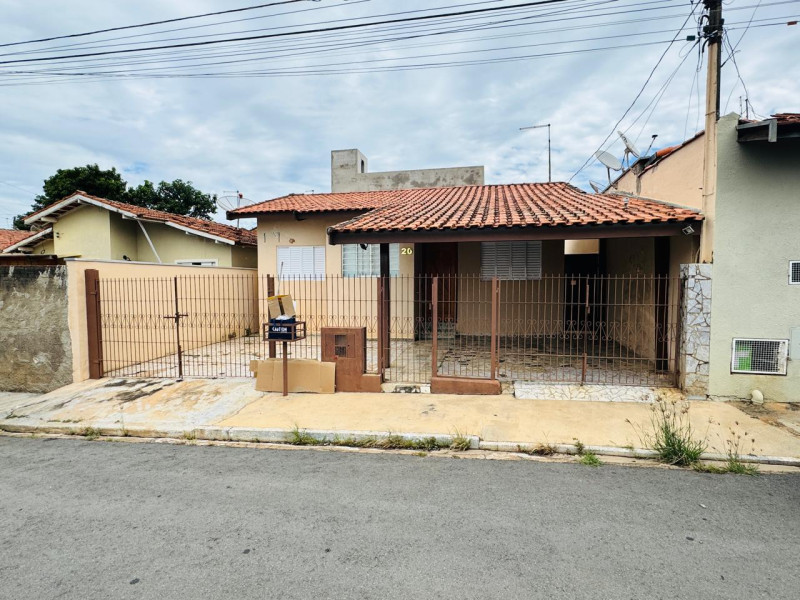 CASA COM 3 DORMITORIOS