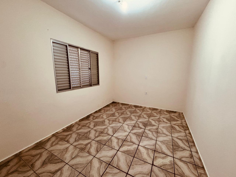 CASA COM 2 DORMITORIOS