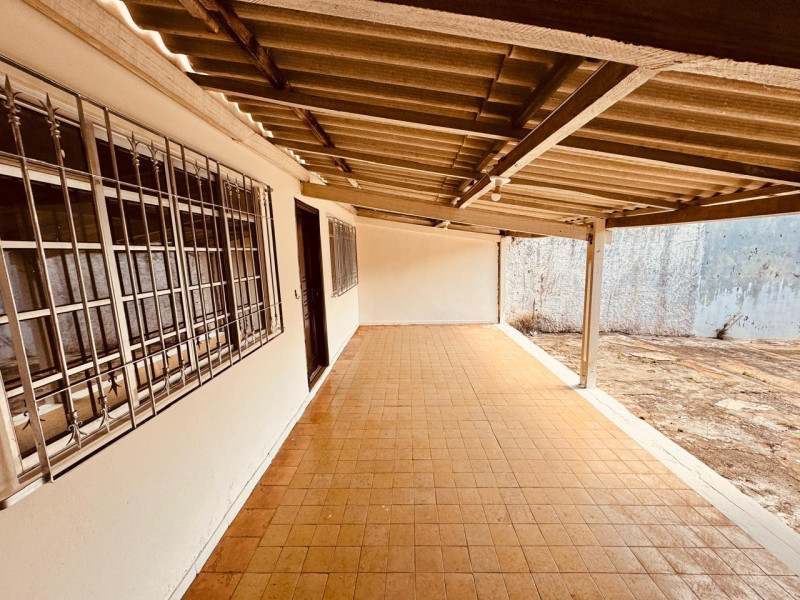 CASA COM 2 DORMITORIOS