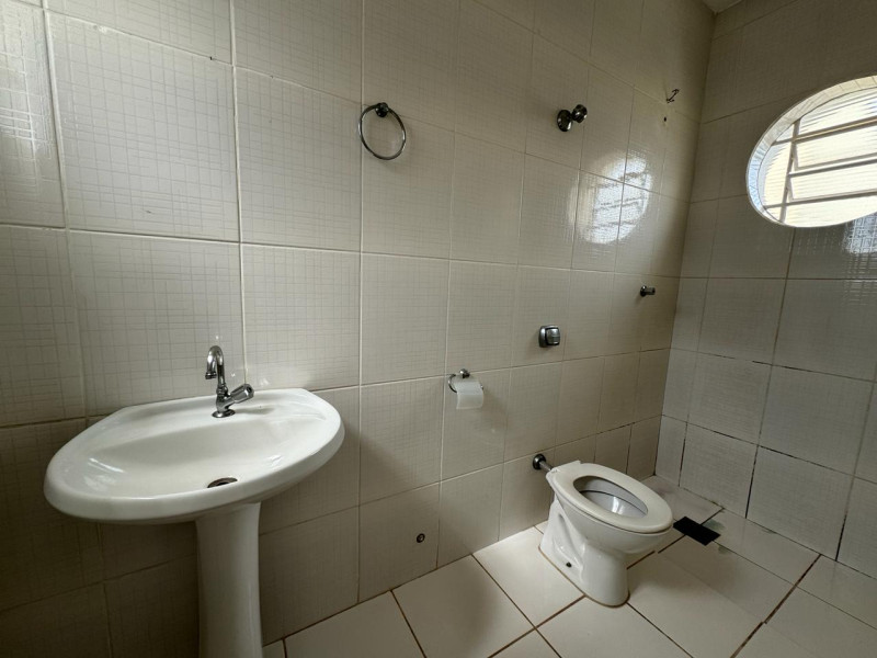 CASA COM 3 DORMITORIOS