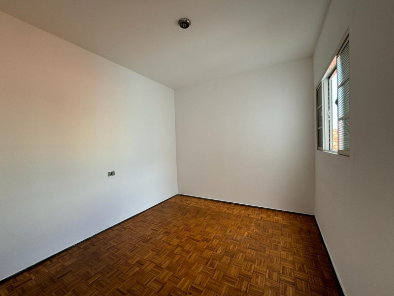 CASA COM 3 DORMITORIOS