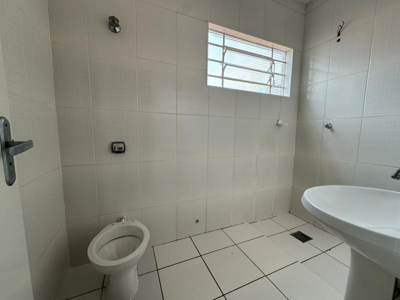 CASA COM 3 DORMITORIOS