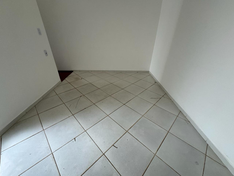 CASA COM 3 DORMITORIOS