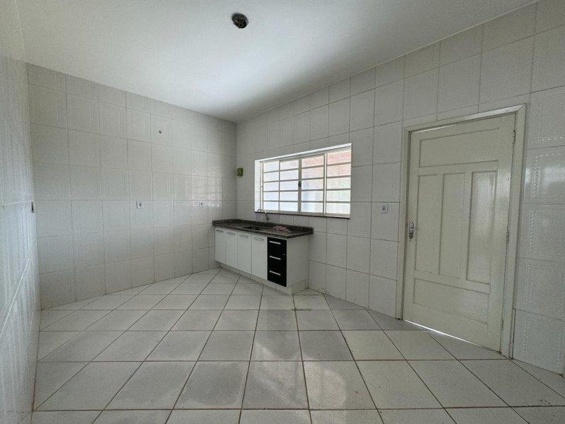 CASA COM 3 DORMITORIOS