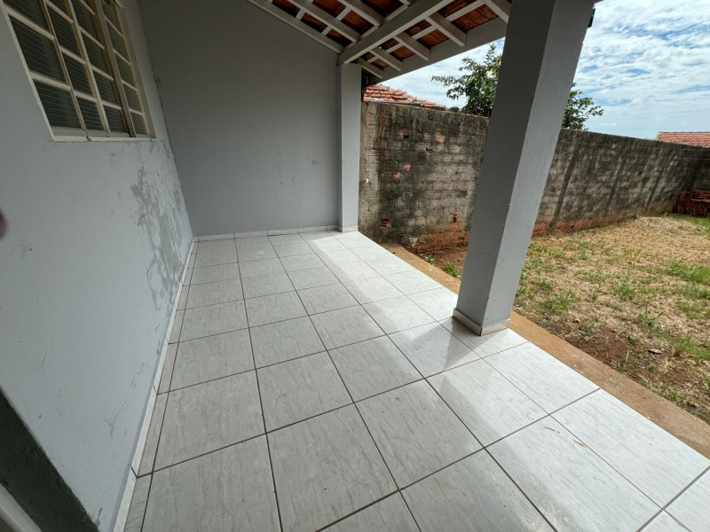 CASA COM 3 DORMITORIOS