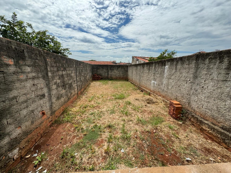 CASA COM 3 DORMITORIOS