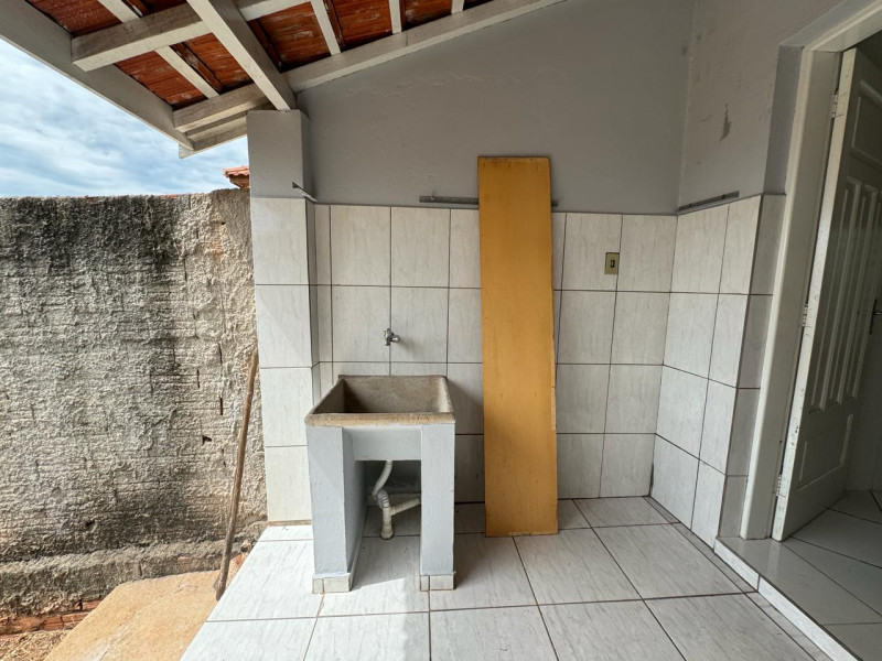 CASA COM 3 DORMITORIOS