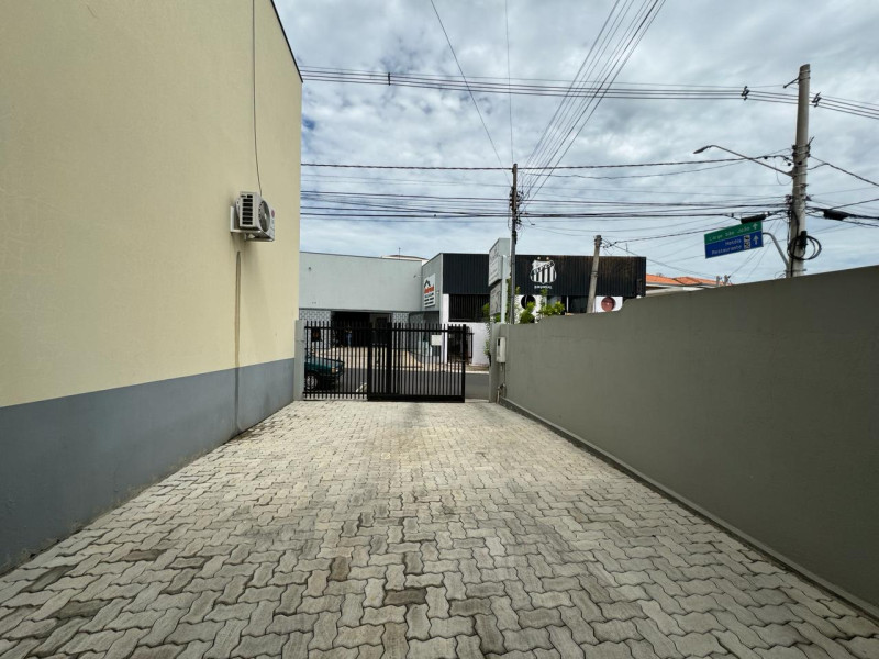 CASA COM 3 DORMITORIOS