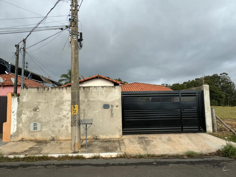 CASA COM 3 DORMITORIOS