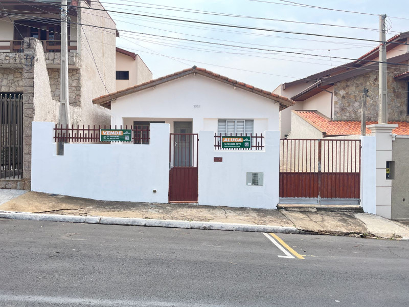 CASA COM 2 DORMITORIOS