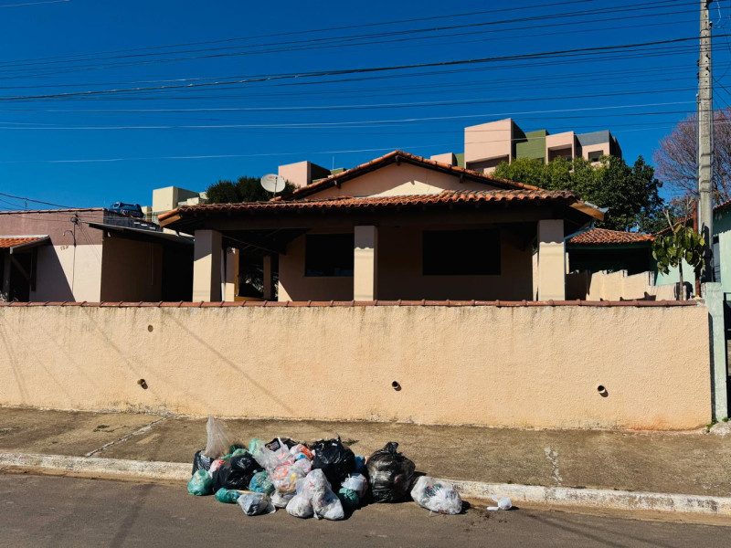 CASA COM 2 DORMITORIOS