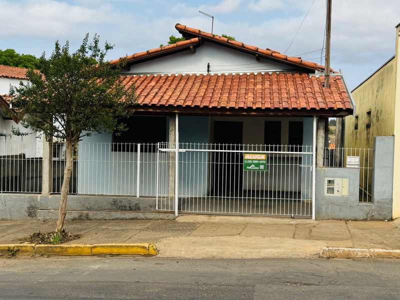 CASA COM 2 DORMITORIOS