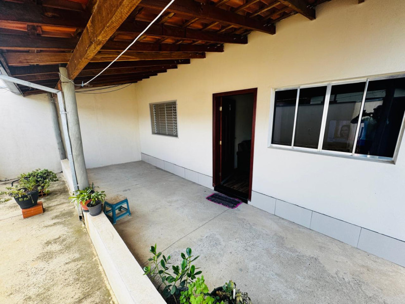 CASA COM 2 DORMITORIOS