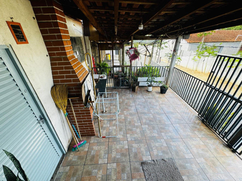 CASA COM 2 DORMITORIOS