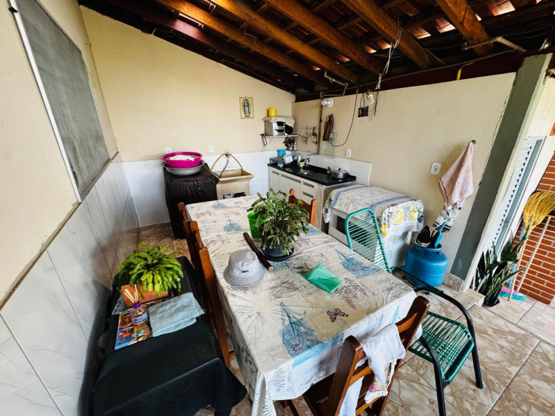 CASA COM 2 DORMITORIOS