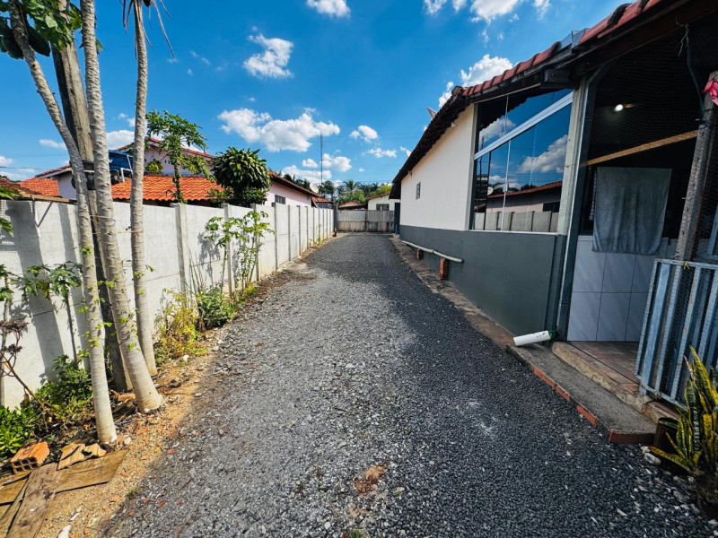 CASA COM 2 DORMITORIOS