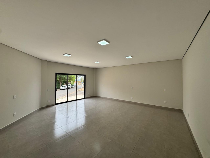 SALA COMERCIAL PRAÇA JOB SALTO 50M2