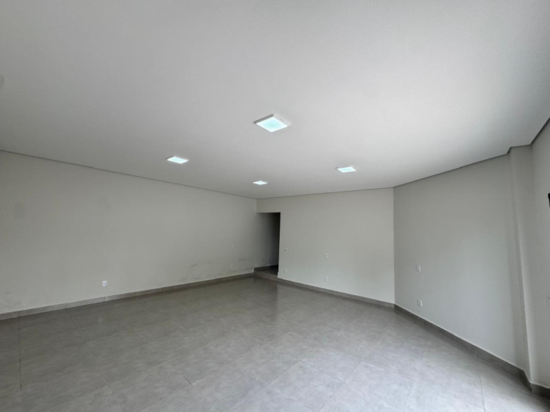 SALA COMERCIAL PRAÇA JOB SALTO 50M2