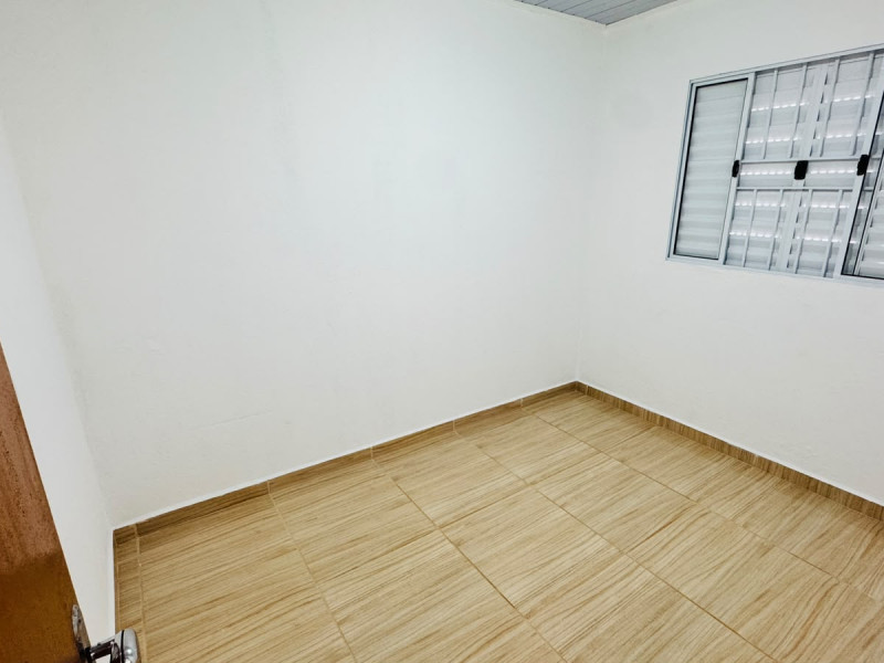 CASA COM 4 DORMITORIOS