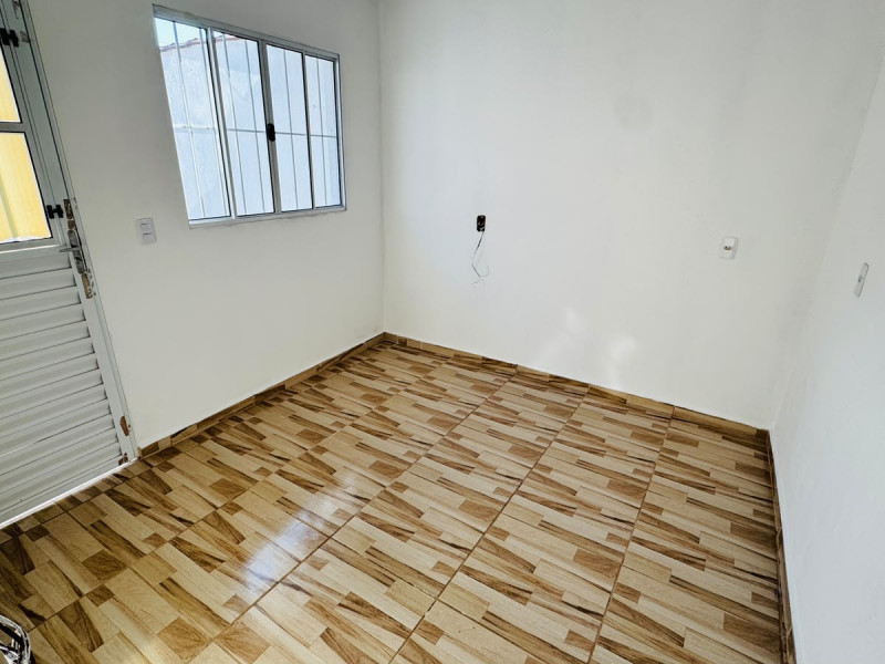 CASA COM 4 DORMITORIOS