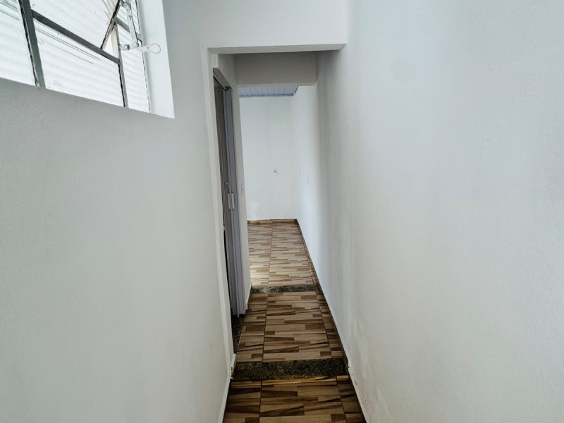 CASA COM 4 DORMITORIOS