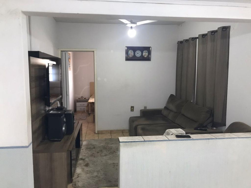 Referência: 129 - CASA COM 2 DORMITORIOS